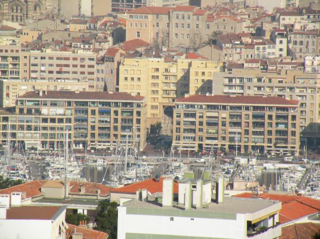  vue panoramique sur le quai nord et le Panier